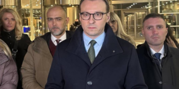 Petkovic trazohet nga urimi i ambasadës britanike për njohjen e Kenias, i reagon direkt ambasadorit Hargreaves