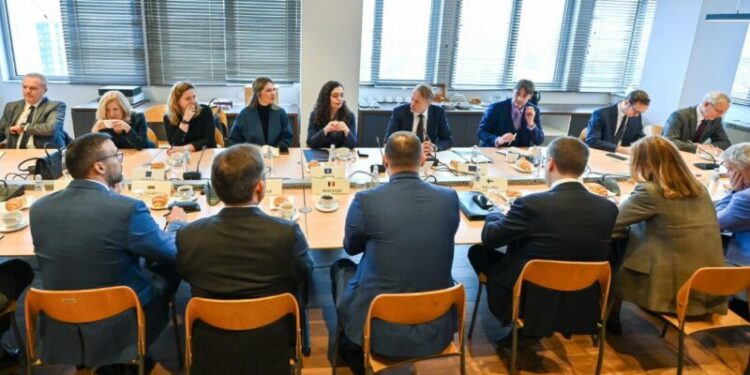 ‘Sanksionet mbeten’ – Osmani takon ambasadorët e vendeve të BE’së, ofron llafe e kërkon heqjen e masave