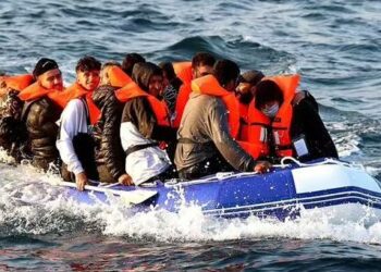 Vijon emigracioni i paligjshëm me ritme të lart, Britania: Numër rekord migrantësh kalojnë La Manshin