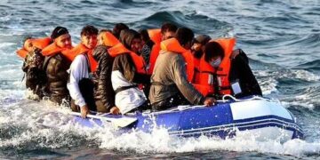 Vijon emigracioni i paligjshëm me ritme të lart, Britania: Numër rekord migrantësh kalojnë La Manshin