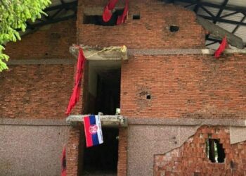 15 Marsi në Beograd: Veteranët e Ushtrisë Serbe të Kosharës dhe Pashtrikut Pro Studentëve Kundër “Beretave të Kuqe” Pro Vuçiçit