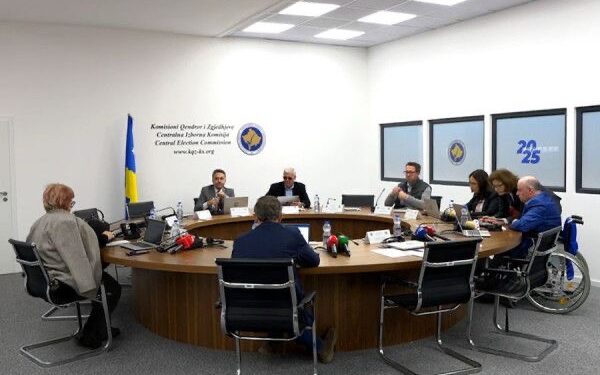 Përplasje në mbledhjen e KQZ-së për vendimin për votat e pavlefshme të diasporës.