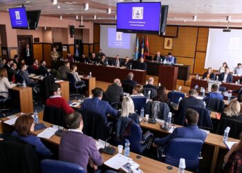 Vetëvendosjes në Prishtinë i largohen dy asamblistë