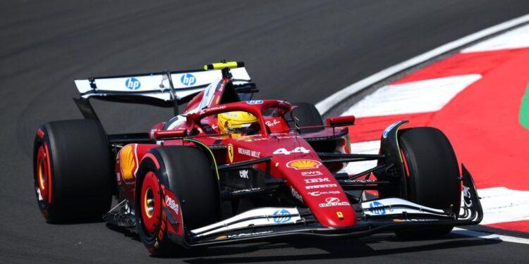 Hamilton ‘i goditur’ nga shpejtësia e Ferrarit në Kinë, arrin pole position për garën e sprintit