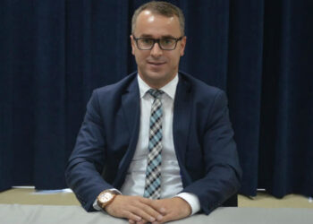 “Një në Kosovë e një në Serbi” – Kush është prodekani i universitetit në Gjilan që mban dy vende pune, nuk deklaroi as pasurinë