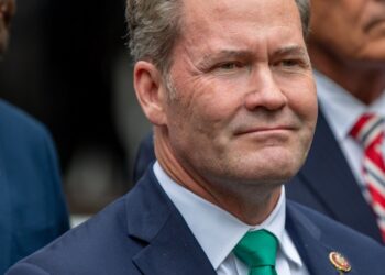 Mike Waltz merr përgjegjësinë për gabimin në bisedën grupore mbi sulmet në Jemen