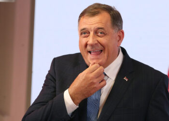 Dodikun nuk e lënë të ulet pran Benjamin Netanyahu’t në Izrael.