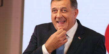 Dodikun nuk e lënë të ulet pran Benjamin Netanyahu’t në Izrael.