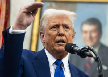 Trump Kërcënon me Tarifa 200% për Alkoolin Evropian