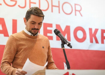 Syla i quajti “Forja më e shkurt në botë” PSD’n, Bardh Ahmeti thumbon Valon Sylën.