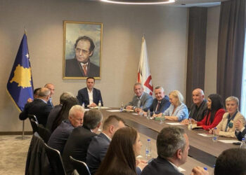 Kryesia e LDK’s për më shumë se dy ore brenda zyreve për ta përcaktuar “pozicionin politik”