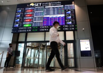 Tregjet aziatike dhe globale reagojnë fuqishëm ndaj shtyrjes së tarifave nga Trump