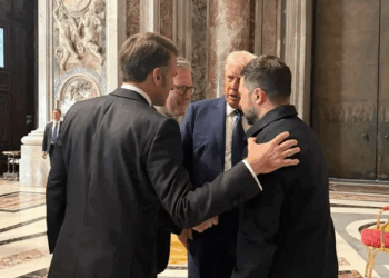 Takim simbolik në Romë: Zelensky, Trump, Macron dhe Starmer shkëmbejnë pikëpamje pozitive për Ukrainën