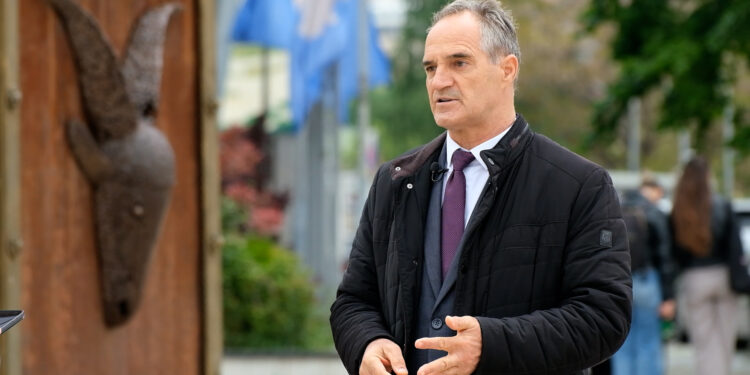 Pretendimet se do ta votojë qeverinë Kurti, Nait Hasani i prerë: Me asnjë çmim se votojë qeverinë e tij