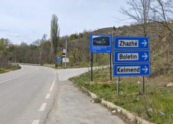 Tabela të reja rrugore në Zveçan, përfshirë edhe ato dygjuhëshe për Manastirin e Sokolices