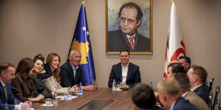Abdixhiku ndan pamje nga takimi i parë i Grupit të ri Parlamentar të LDK’së