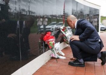 Haradinaj kujton masakrën e Kralanit: Përgjegjësit ende nuk janë vënë para drejtësisë