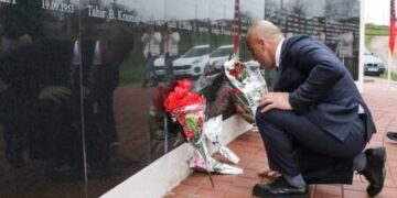 Haradinaj kujton masakrën e Kralanit: Përgjegjësit ende nuk janë vënë para drejtësisë