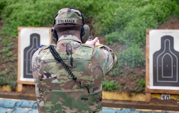 Ushtarët e KFOR-it kreun kualifikim të armëve në Kosovë për ruajtjen e sigurisë dhe gatishmërisë