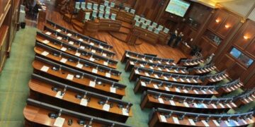 ‘Kërkohet ndihma e presidentes Osmani’ – Kuvendi del me njoftim pas ndërprerjes së seancës konstituive