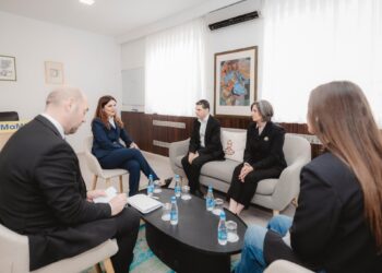 Çitaku takon një delegacion nga Britania – diskutohet për zhvillimet politike në vend