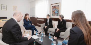 Çitaku takon një delegacion nga Britania – diskutohet për zhvillimet politike në vend