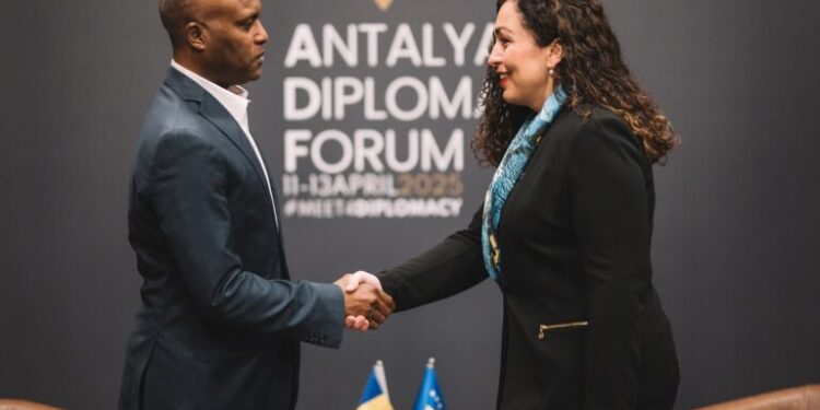 Osmani thekson thellimin e bashkëpunimit strategjik në Forumin Diplomatik në Antalya