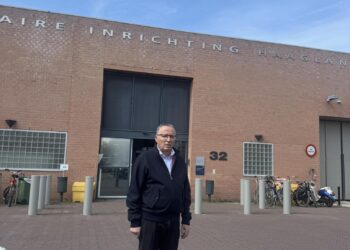 Hamza viziton Thaçin e Veselin në Hagë: “Kosova po numëron ditët e kthimit të tyre”