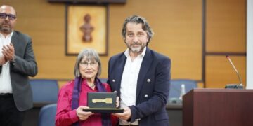 Kryetari i Prishtinës, Perparim Rama, nderon Nataša Kandić me Çelësin e Qytetit