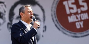 Opozita turke zgjedh liderin e ri pas burgosjes së kryebashkiakut të Stambollit: Bojkotoni kompanitë e Erdoganit