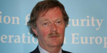 Ish-ambasadori holandez në Kosovë: Nëse Thaçi dënohet, do të ishte turp dhe skandal për gjykatën