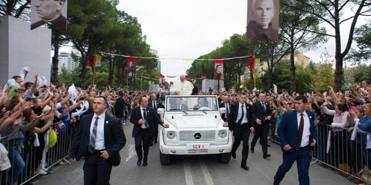 Mesazhet e Papa Françeskut kur vizitoi Shqipërinë