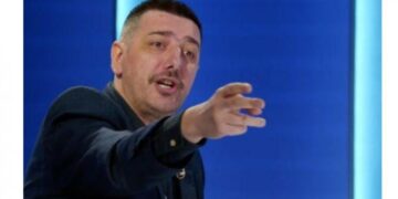 ‘Zdravo gosn Kurti, pi*do jedna’ – Syla: Rryma shtrenjtohet 16 %, struja 0 %