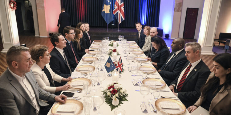 Kryeministri Kurti priti Sekretarin e Shtetit të Mbretërisë së Bashkuar dhe dërguaren e posaçme për Ballkanin Perëndimor