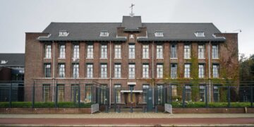 Avokati kosovar: Prapa procesit në Gjykatën Speciale të Hagës qëndron Serbia