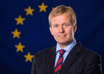 Emisari i BE-së për dialogun Kosovë–Serbi po qëndron në Prishtinë, pritet takimi me Bislimin