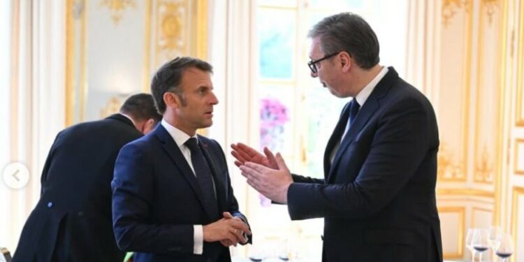 Vucic iu vardis Macron sa mundi: S’ndajmë mendime të njëjta për Kosovën, por po afrohemi gjithnjë e më shumë