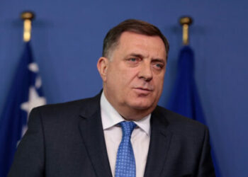 Dodik sfidon sërish urdhër-arrestin: Merr pjesë në tubimin pro-Vuçiq në Beograd