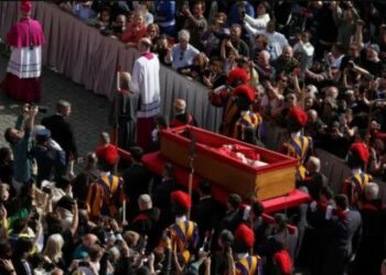 Varrimi i Papës: Pjesëmarrës mbi 200 mijë njerëz dhe 170 delegacione ndërkombëtare