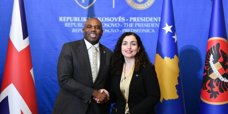 Presidentja Osmani takohet me Sekretarin e Jashtëm britanik, David Lammy