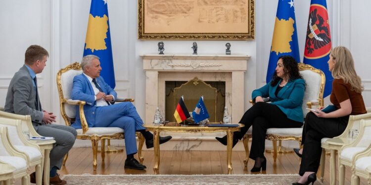 Osmani takohet me Rohden, flasin për ngërçin në Kuvend e formimin e Qeverisë në Gjermani: Përkushtimi ndaj Kosovës të mbetet prioritet