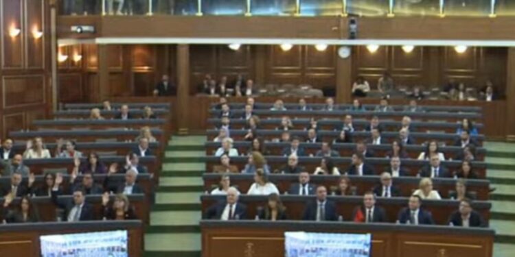 Albulena Haxhiu dështon sërish në zgjedhjen e kryetares së Kuvendit