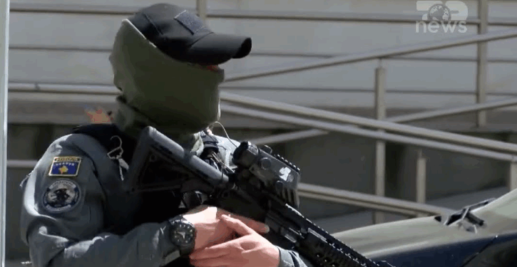 Policia jep për herë të parë detaje nga aksioni i djeshëm në Kaçanik: Zbulohet arsenali i armëve