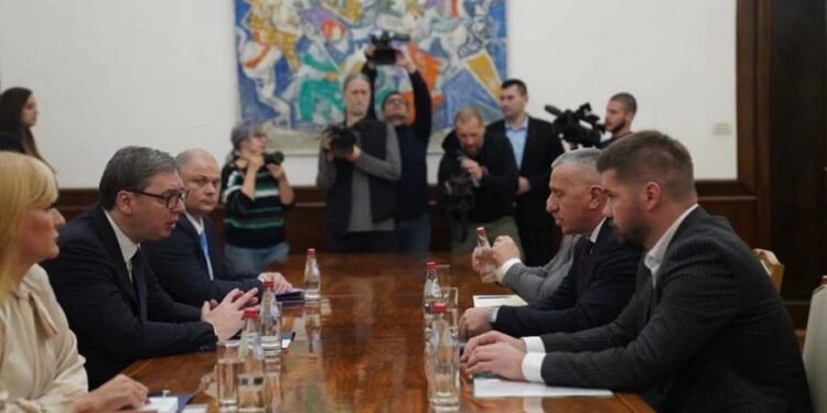 Kamberi refuzon ftesën e Vuçiq: Shqiptarët nuk do marrin pjesë në konsultimet për qeverinë e re