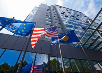 Oda Amerikane paralajmëron spektrin politik: Kosova është në pikë kritike