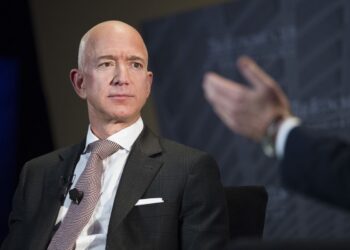 Jeff Bezos i Amazon ofertë për të blerë platformën TikTok