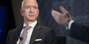 Jeff Bezos i Amazon ofertë për të blerë platformën TikTok