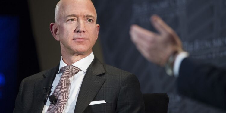 Jeff Bezos i Amazon ofertë për të blerë platformën TikTok