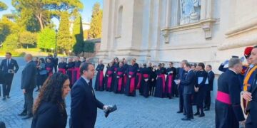 Osmani dhe Kurti arrijnë në Vatikan për ceremoninë në “Shën Pjetri”