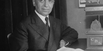 Doktori që garantoi funeralin e Konicës – diplomat shqiptar vdes me vetëm 15 dollarë në xhep